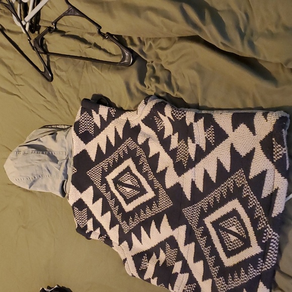 Green bomber vest with Aztec design on back. - Picture 2 of 3